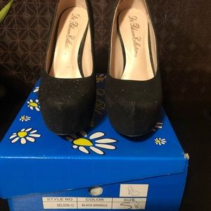 Size 5 black glitter pumps